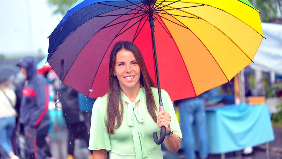 Charlotte Kalla dansar under våren in i svenskarnas vardagsrum.