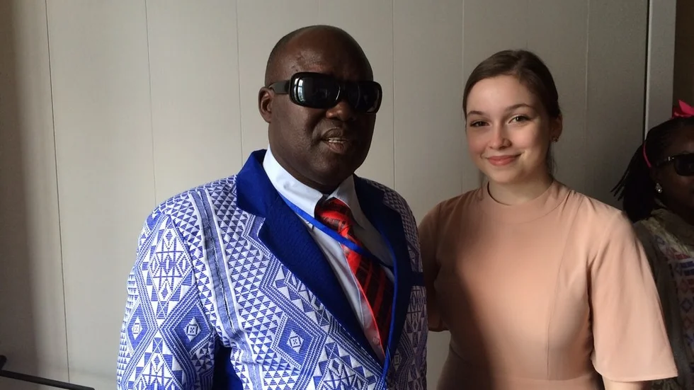 Vinnaren Manuel Rodrígues och Emma Mogus i juryn.