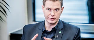 Gustav Fridolin, MP, får ta emot namninsamling i Eskilstuna
