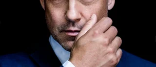Schyffert om mörkret: "Vi skämtade medan hon höll på att dö"