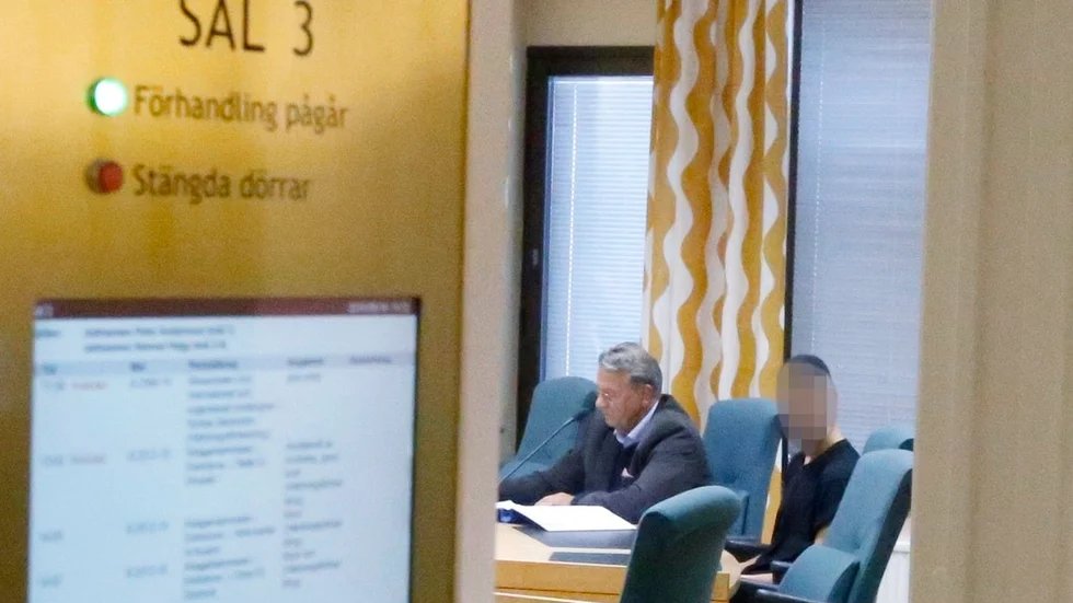 Även en 20-årig man häktades misstänkt för inblandning i mordet.