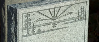 Kyrkan: ”Vi säkrar farligt lutande gravstenar”