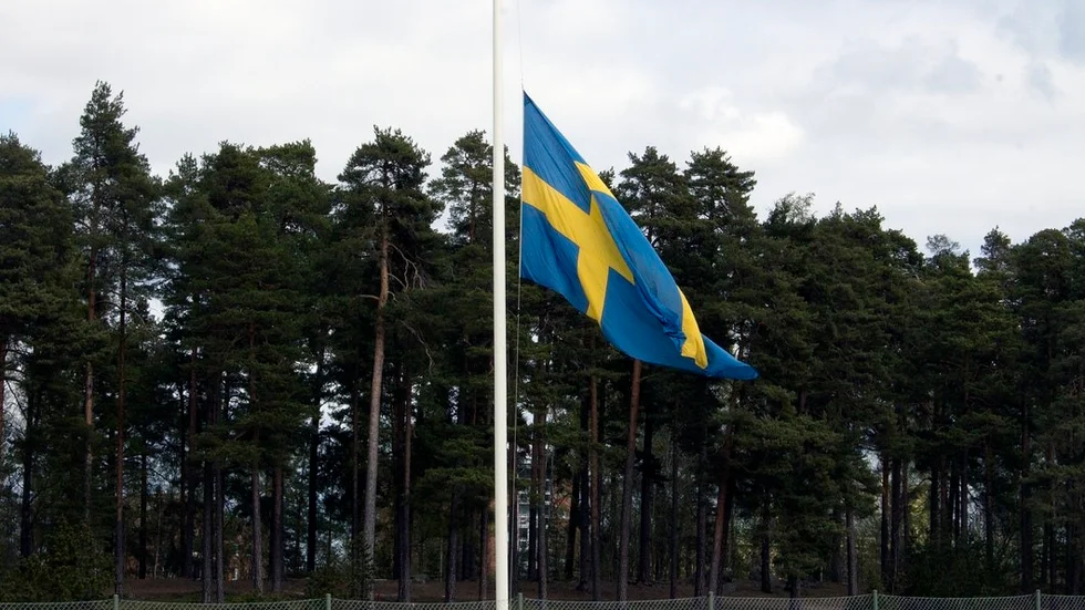 Vid Järvenskolan Södra flaggade man på halv stång efter den tragiska olyckan. Så småningom kommer man också att hålla någon form av ceremoni för den avlidne eleven.