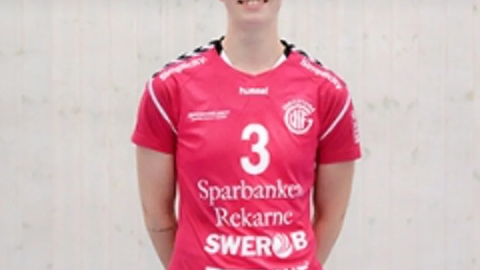 Kantspelaren Elisa Sjöös tröja har ett av de högsta buden i dagsläget.