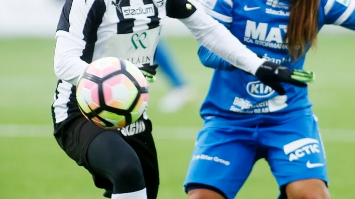 När TPS Åbo gästade Eskilstuna United på försäsongen fick Julia Tunturi bland annat spela mot Malin Diaz på mittfältet. De blir dock inte lagkompisar 2018 eftersom Diaz lämnat klubben som Tunturi nu skrivit på för.