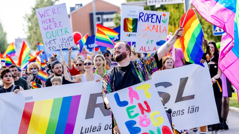 Sommaren har kommit till Norrbottem och med det Pridetågen.