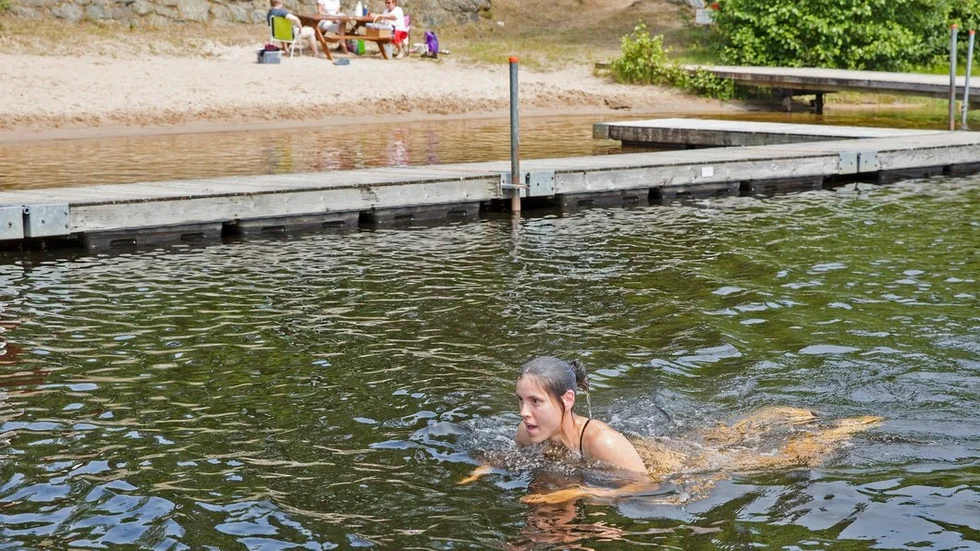 Linnea Eriksson är van simmare men ville ändå passa på att ta simborgarmärket när hon ändå var på plats vid Högsjös badplats.