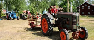 Målilla traktor power weekend har inletts med parad – se bilderna här
