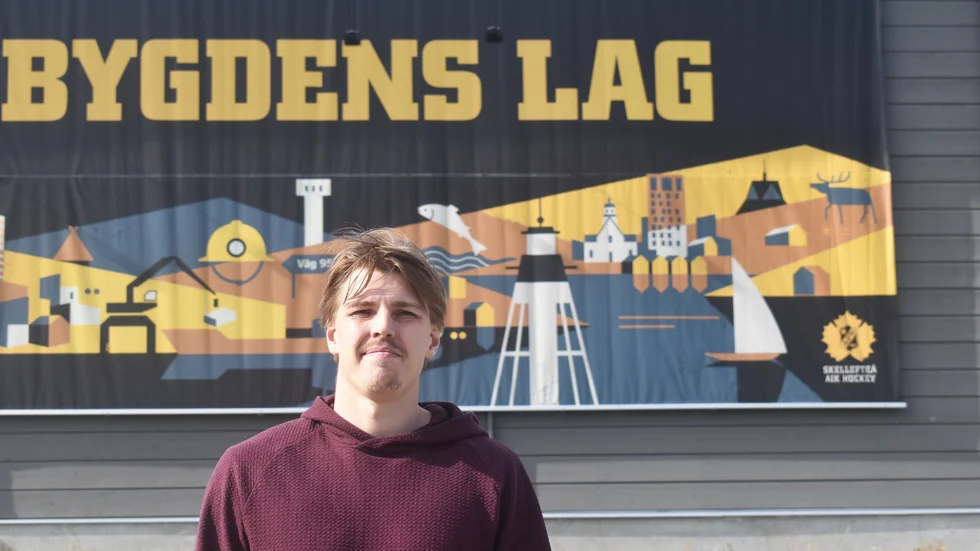 Han har gått från en i mängden till en av lagets största stjärnor. Det innebär samtidigt större ansvar och mer press. Jonathan Johnssn ser nu fram emot en ny och förhoppningsvis minst lika stark säsong i Skellefteå AIK. 