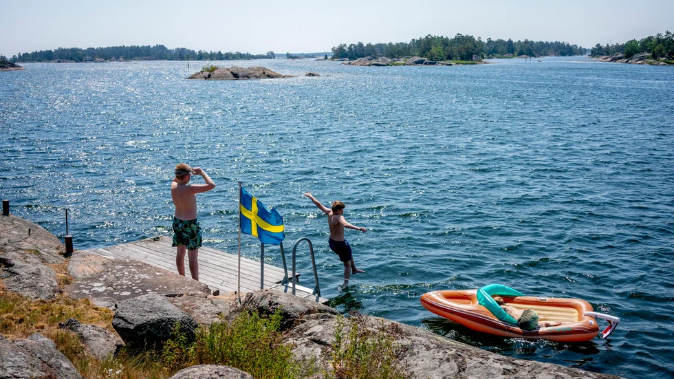 Midsommarhelgen fortsätter att bjuda på riktigt varmt väder.