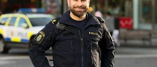 Polisen Hanif Azizi kommer till bibblan
