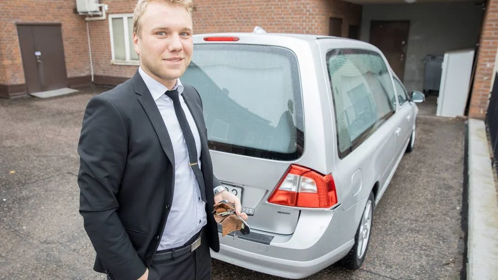 "Musik kan verkligen hjälpa i alla lägen i livet", konstaterar begravningsentreprenör Douglas Öljarstrand i Katrineholm.