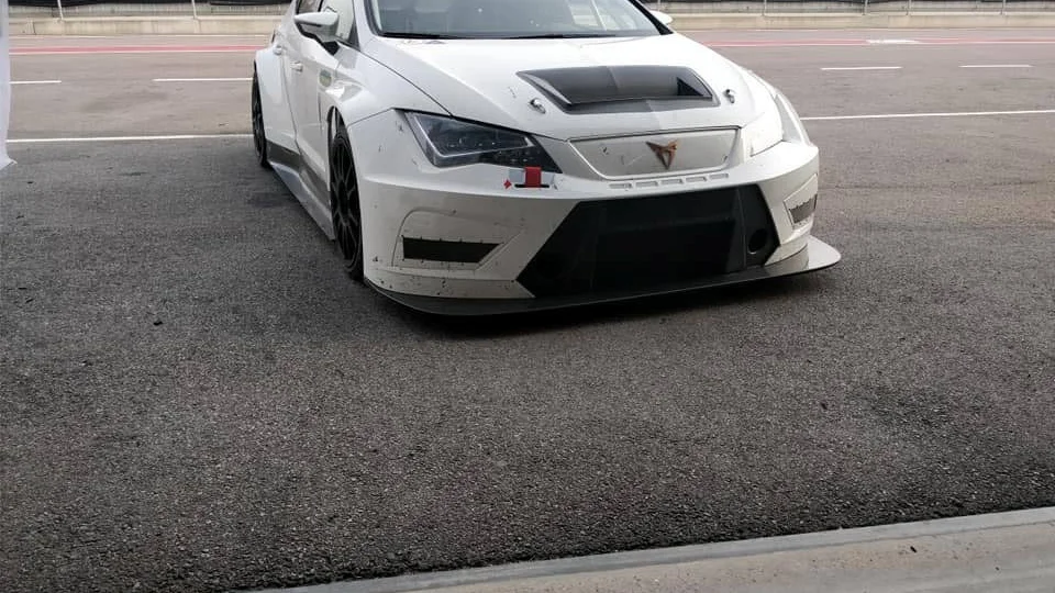 Teamets nya Seat man snabbköpte efter kraschen med första bilen innan första deltävling fungerade alldeles utmärkt.