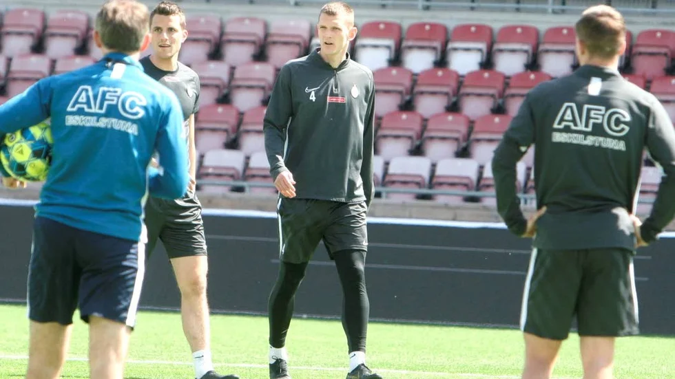 Artem Rakhmanov ser ut att vara utanför truppen även mot Norrköping.
