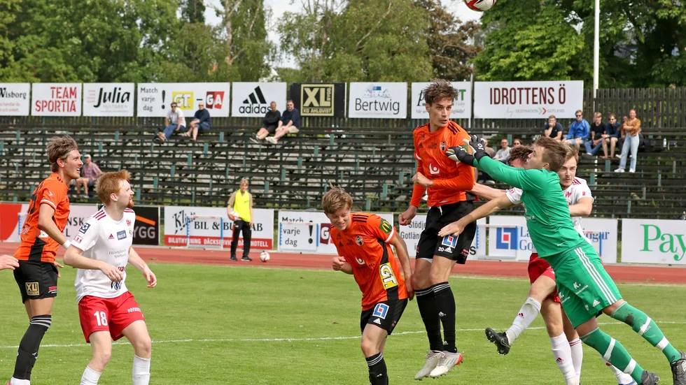 Tufve Östlund hotade med sitt starka huvudspel, men hemmalaget lämnade Gutavallen mållöst.
