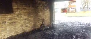 Mopedbrand spred sig till husfasad