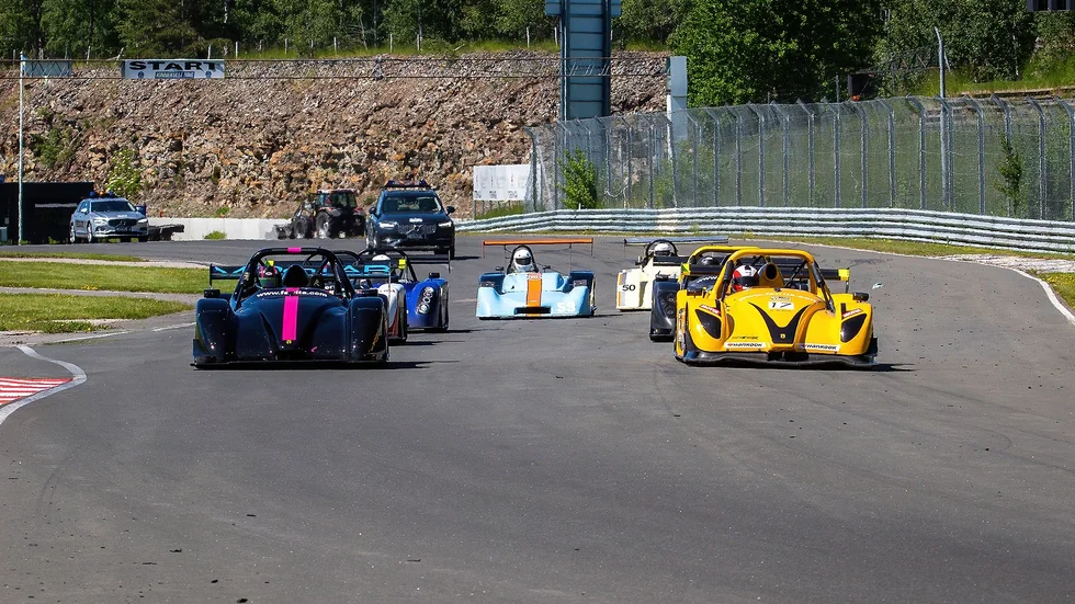 Jonas Jonsson från Norrköping tog två andraplatser i SM-tävlingen på Gelleråsen i Karlskoga och leder därmed fortfarande sin klass inför finaltävlingen.