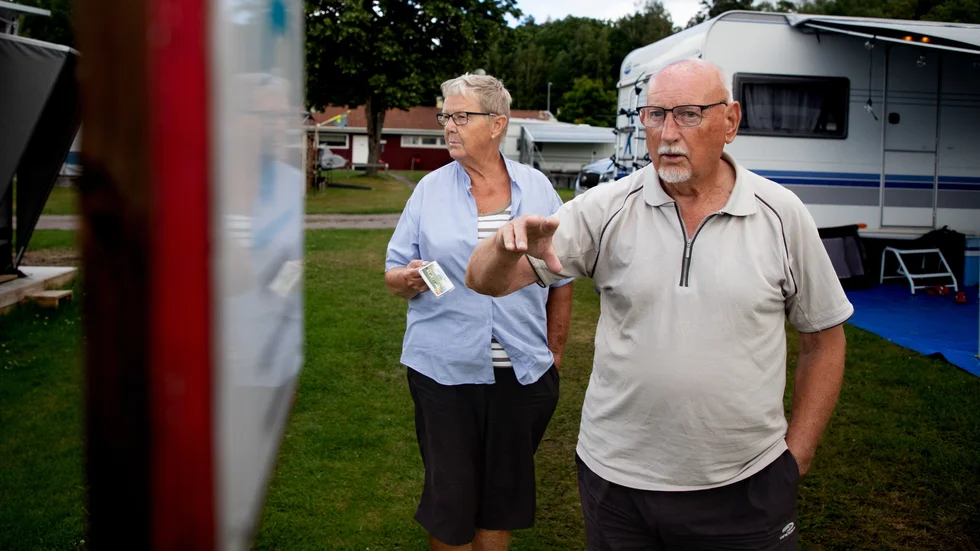 Paret Johansson känner till varenda vrå av campingen. De har hoppat runt på flera olika tomter, men sedan 25 år tillbaka bor de på hörntomten som de till slut fick tag på. 