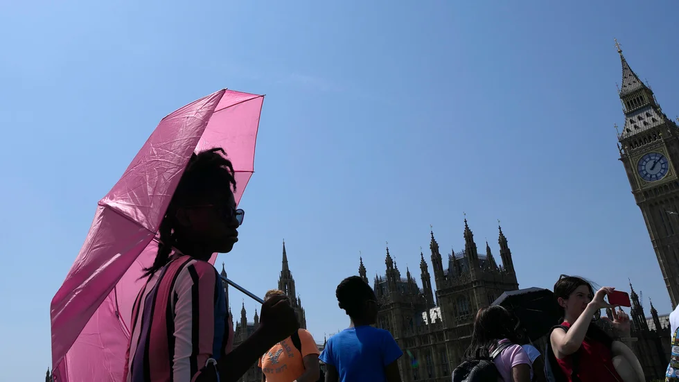 Människor i London under värmeböljan den 19 juli.