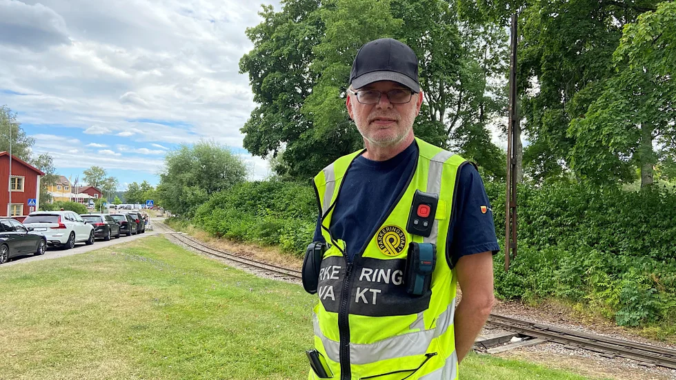 "Vi stadsvärdar pratar mycket med folk och fungerar som turistvärdar också. Människor frågar efter restauranger bland annat", berättar Björn Siljeström, Strängnäs kommun.