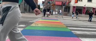 Regnbågens färger smyckar Kungsgatan: "Ska lyfta passagen"
