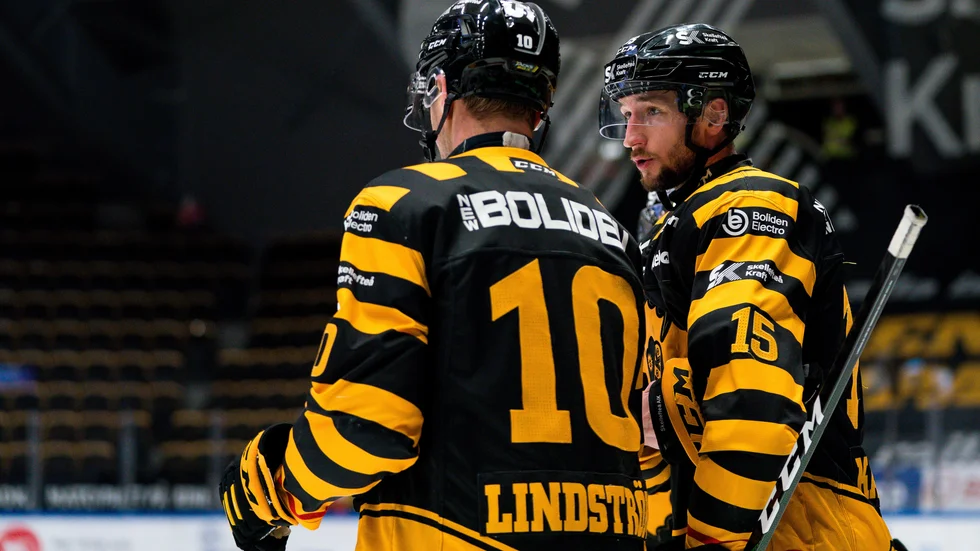 Joakim Lindström och Melker Karlssons framtid är fortsatt oviss.