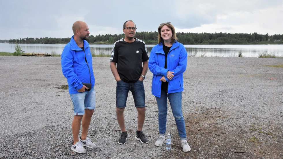 Reine Sundqvist, Karl-Göran Lindbäck, Kristina Wikholm från Kalix kommun på plats där stora scenen ska placeras.