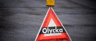 Personbil kraschade in i vajerräcke