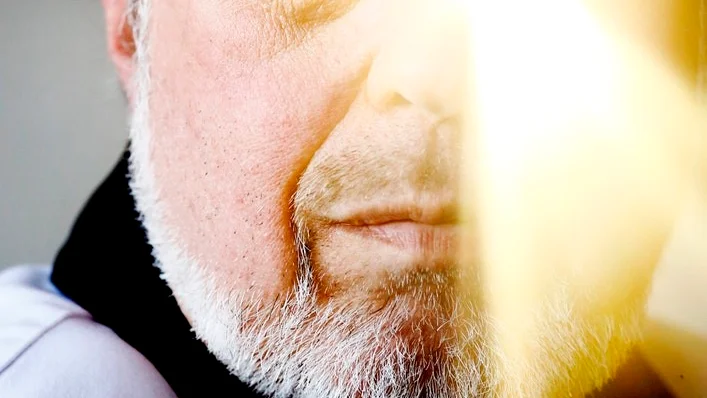 Med öga för öron-, näsa-, halsåkommor. Specialistläkare Staffan Henriksson trivs efter 30 år fortfarande med mottagningen i Eskilstuna.