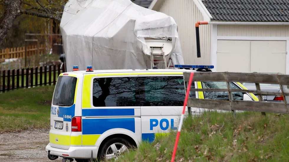Poliser gjorde två brottsplatsundersökningar i Härad under torsdagsförmiddagen. Bland annat besöktes en adress mitt i samhället.