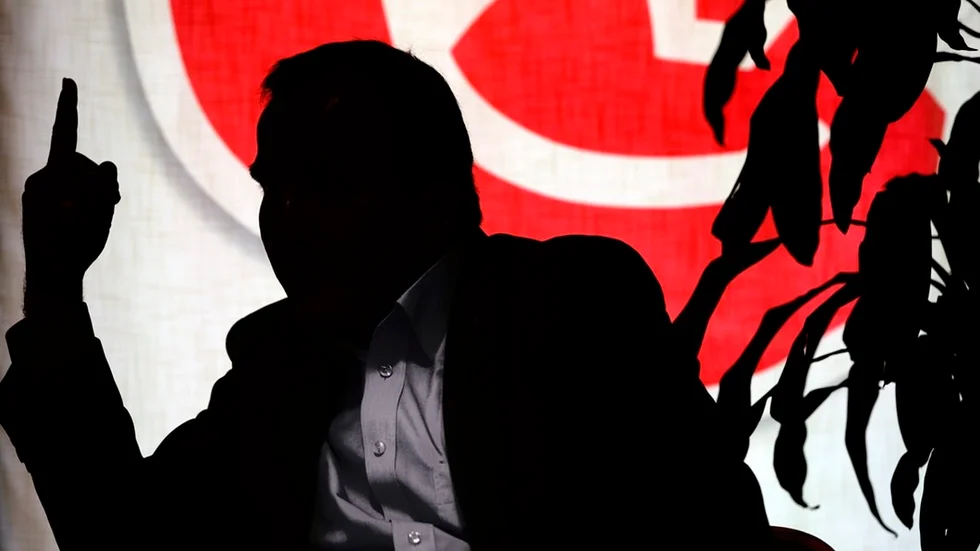Samtidigt som partiledaren Stefan Löfven talar om hur fördummande det är med blockpolitiken släpper hans eget parti en smutkastningskampanj riktad mot Centerpartiet och Liberalerna. FOTO: HENRIK MONTGOMERY/TT