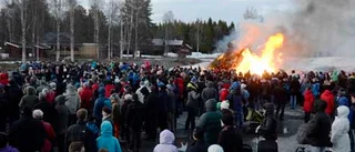Välbesökt majbrasa på Hägnan