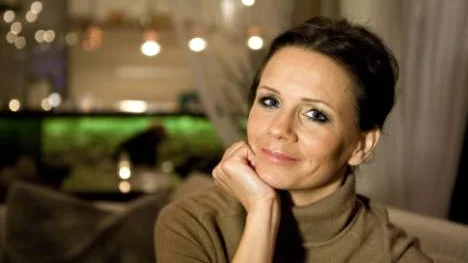 Lena Philipsson leder nytt konstprogram.