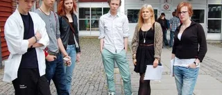 Eleverna tar strid för sin lärare