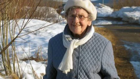 Ingrid Lundberg, 86 år är en av PRO:s trägna deltagare i valborgsmässofirandet. "Jag har varit med varje år och jag tycker det är toppen varje gång", säger hon.