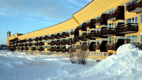 Den kallställda delen av bostadshuset Ormen långe i Svappavaara ska rivas.FOTO: Hans Sternlund