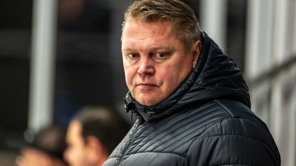 Pekka Virta lämnar sitt tränaruppdrag i Nybro Vikings, som möter Piteå Hockey på måndag. (Arkivbild)