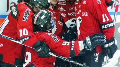 Det blev en skön Kirunahelg. Här jublar Joel Fredriksson, Patrik Knudsen, Joel Törmä och Andreas Nyberg och Macus Eriksson.