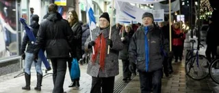 Facklorna brann för de egna språket