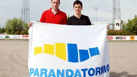 Hemma igen. Antti Ekman och Peter Stock har varit på Gränsvallen förr. Nästa säsong ska de spela för hårdsatsande HT Bandy.