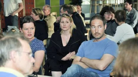 Föräldrastyrelsen, med bland andra Pia Sundgren och Ellinor Larsson,var kritiska till nedläggningen av Bergviksskolan. De framhöll fördelarna med den skolan.FOTO: Bengt-Åke Persson