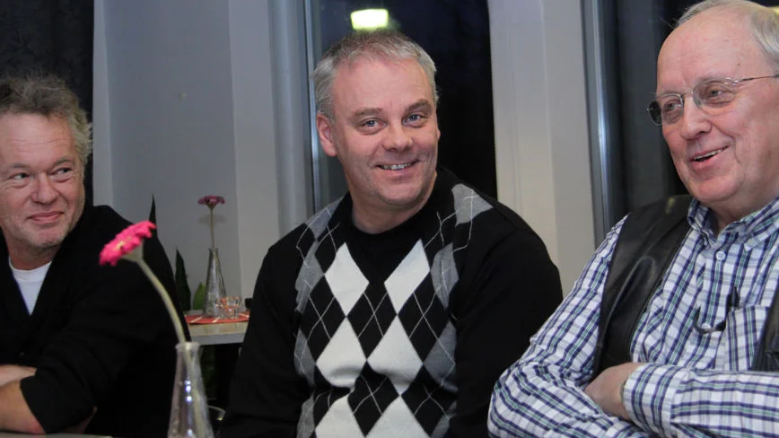 Krögare Tomas Lange, Platens  vd Peter Sjerling och Svanens intresseförenings Sven-Olof Fagerhov räddar Svanens matservering i Borensberg. Foto: HENRIK GEDDA