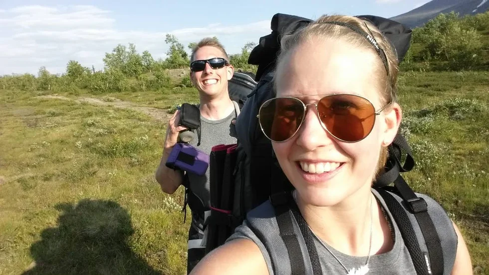 Cyklar. Meiju Vartiainen och vännen Erik Olofsson ska ta sig runt hela Sverige.