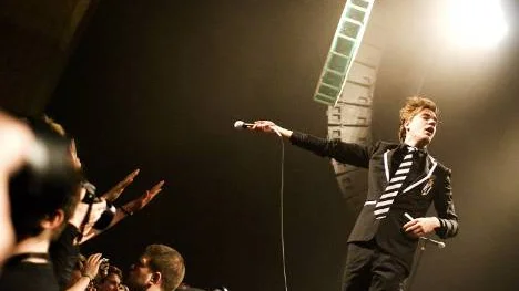 Howlin"Pelle Almqvist i The Hives var sista bandet ut på Umeå Open 2009.