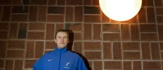 Dennis Pihl mot väggen
