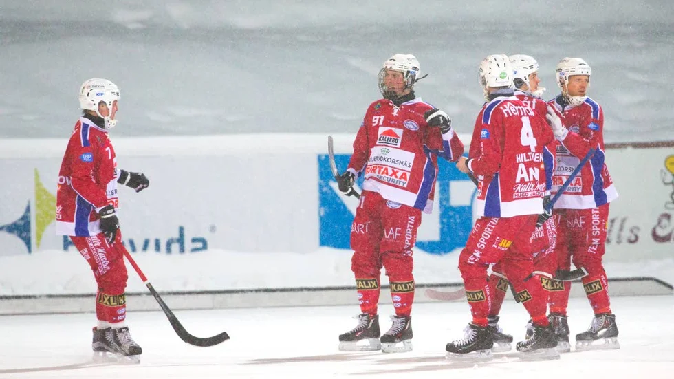 Måljublet. Kalix Bandy vinner igen.