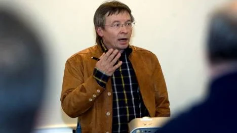 Lars-Anders Baer, sametingets ordförande befarar ett ökat jakttryck i fjällen. Han vill omvärdera hela förvaltningen av småviltjakten och att samernas rätt till jakt och fiske tas på allvar, annars riskerar konflikten att eskalera genom rättsprocesser.