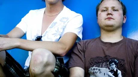 Kirunabandet The Coloured Office Paper har spelat runt om i Norrland, men nu siktar de på att nå ut till en publik söderut. Med en ny demo i handen flyttar sångaren Ludvig Nilsson till Uppsala där nya kontakter ska knytas.