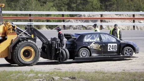 Jonas Östman hävdar sig bra med sin udda Skoda/Mercedes -kombination men den här gången höll inte stjärnmaskineriet tiden ut.