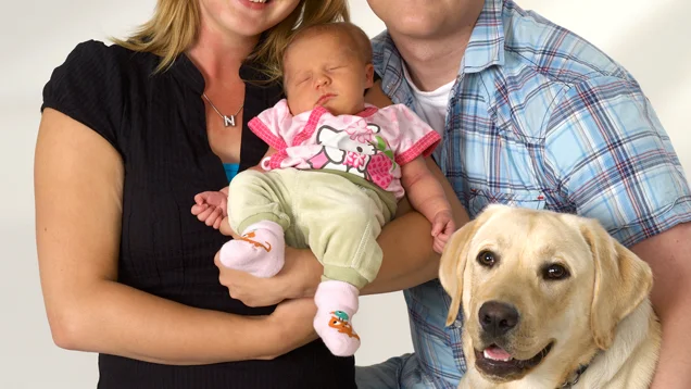 Karin Runfeldt och Niklas Högberg i Motala har fått en dotter som heter Nathalie. Hon föddes 8/9. Längd 51 cm, vikt 3 560 g. Hunden heter Ludde.